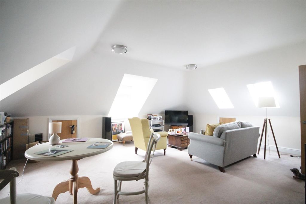 Property photo 2 of 11 Fldqg9Gkzhhfego8Ffgrw3Tznjs.Jpg