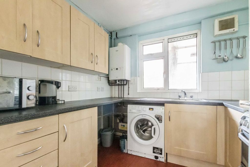 Property photo 3 of 4