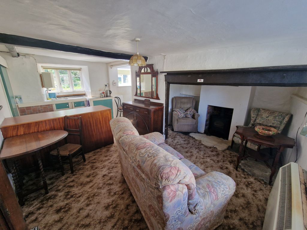 Property photo 3 of 15 Lounge