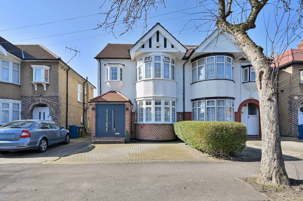 Property photo 1 of 32