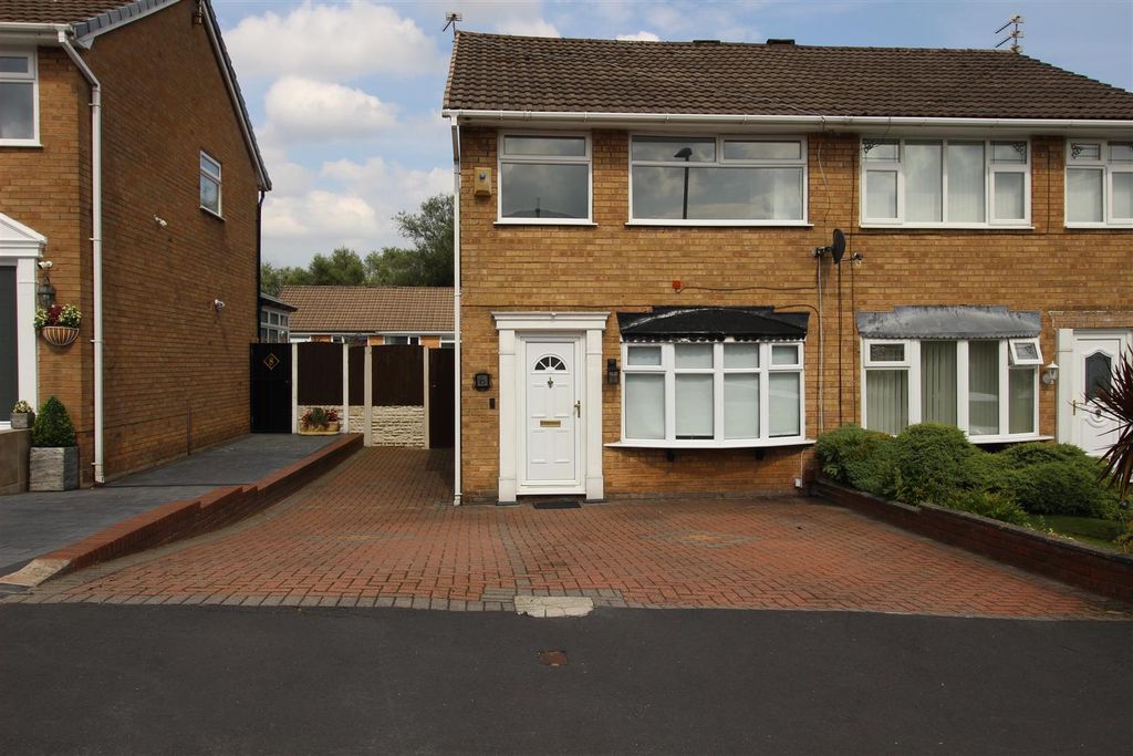 Property photo 1 of 11 6 Truro Close (11).Jpg