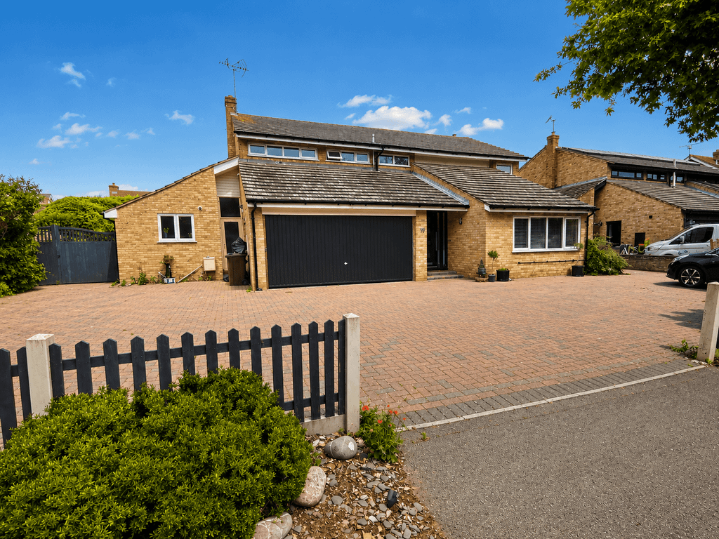 Property photo 1 of 19 4 Bedroom Detached For Sale