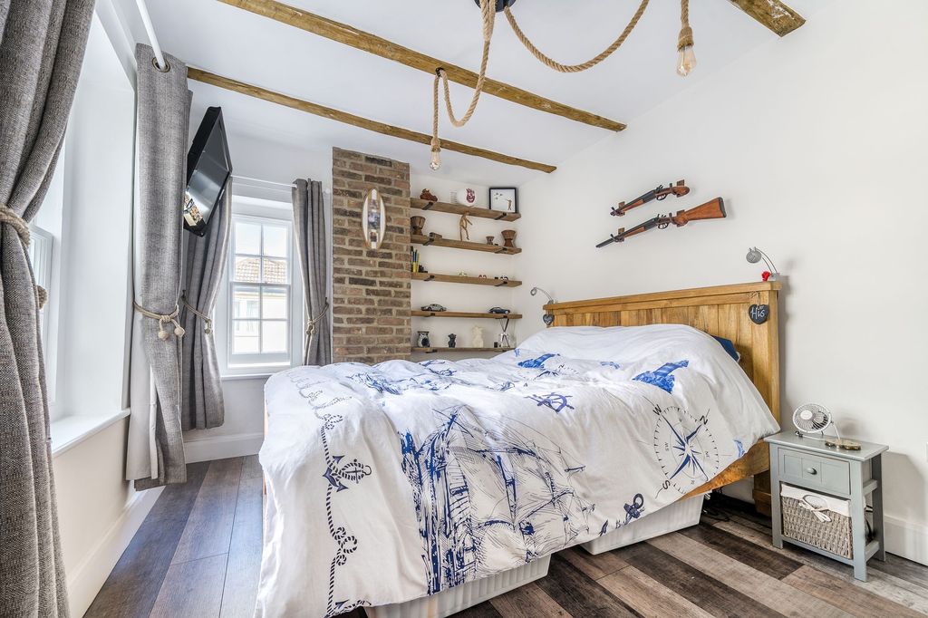 Property photo 2 of 10 Bedroom One