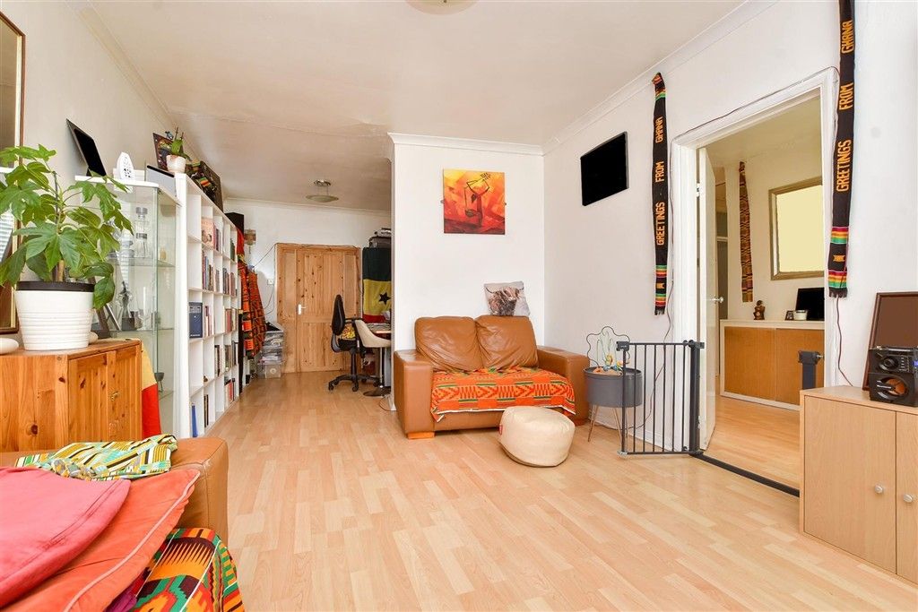 Property photo 3 of 15 Lounge