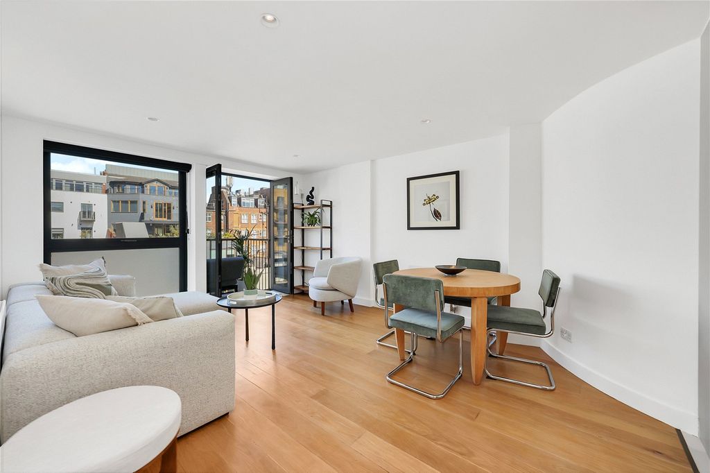 Property photo 3 of 11 Picture No. 16