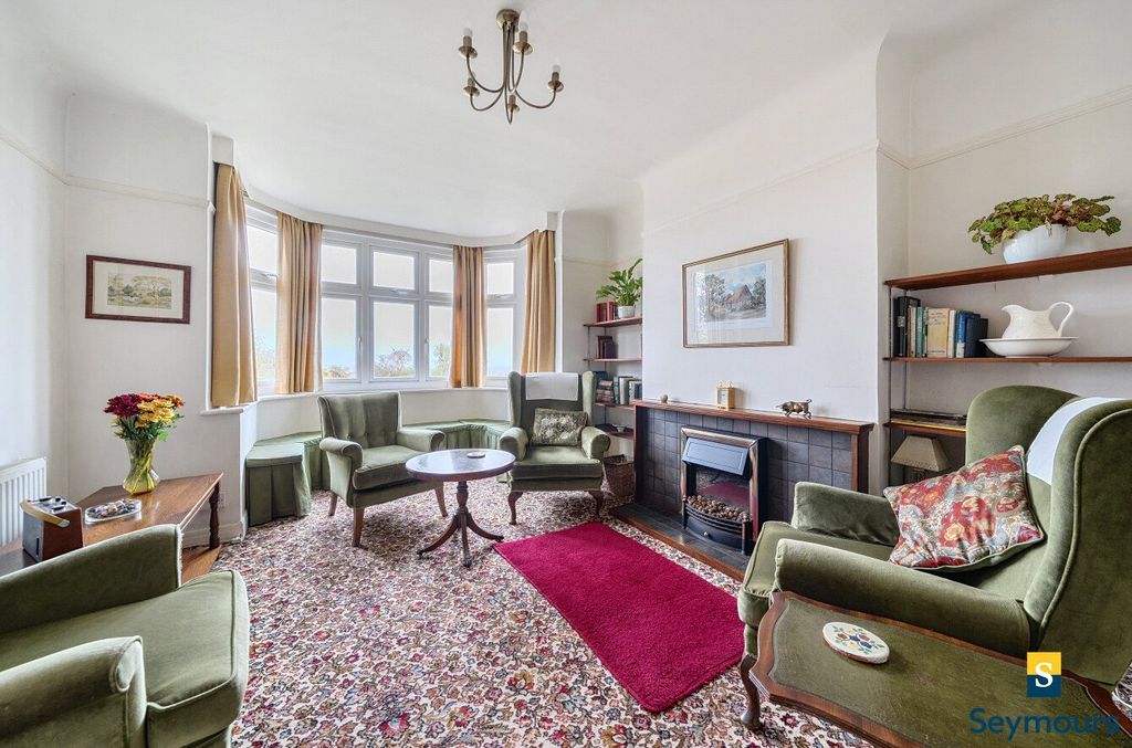 Property photo 2 of 21 Living Room