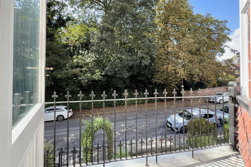 Property photo 3 of 33