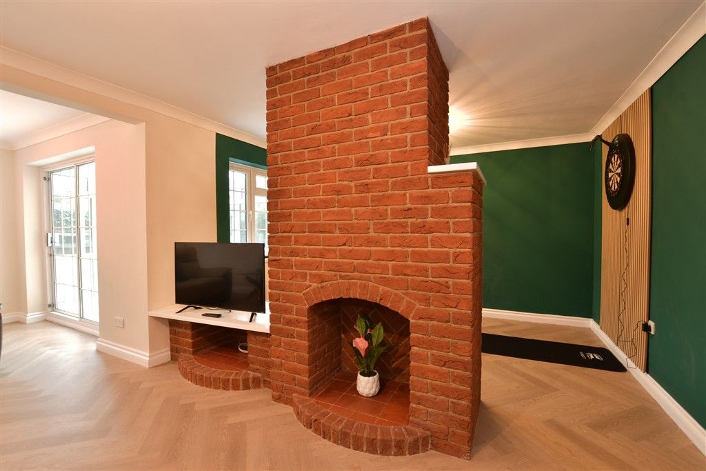 Property photo 3 of 13 Internal Feature