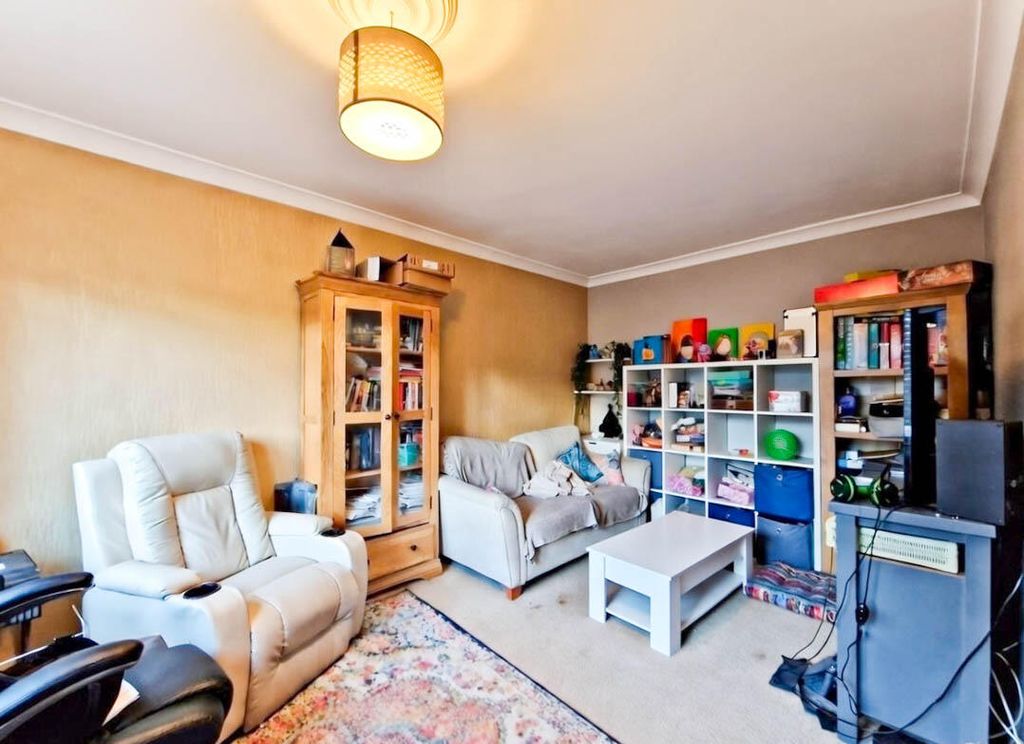 Property photo 2 of 11 Living Room