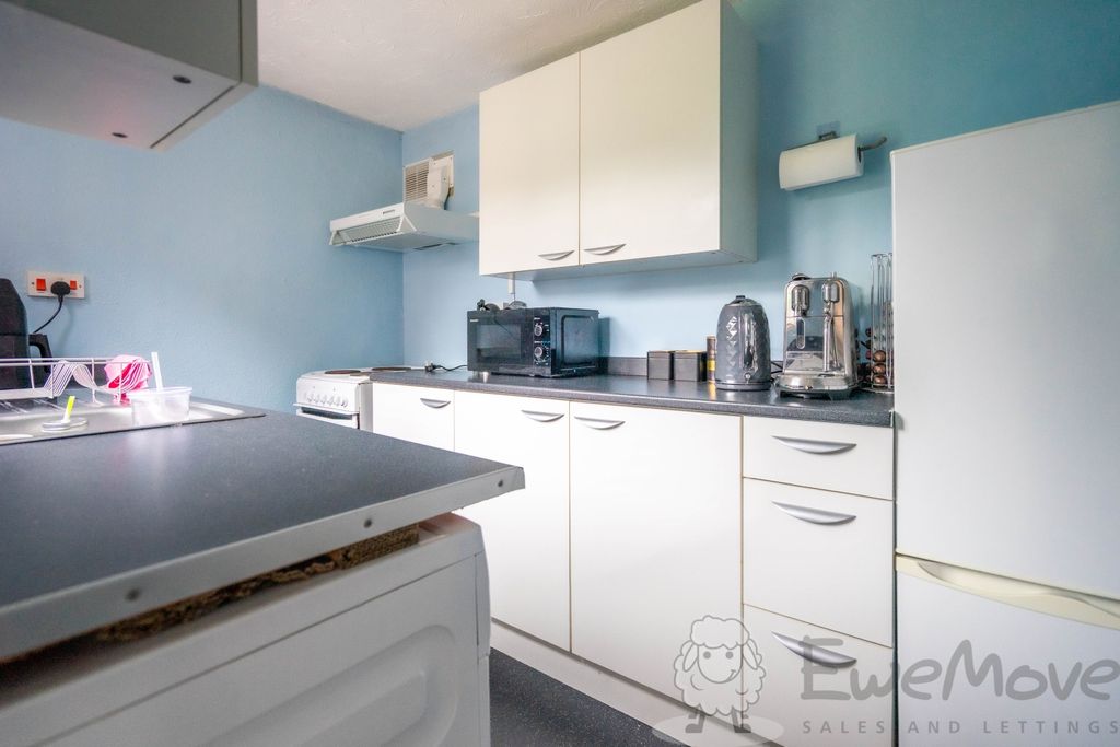 Property photo 2 of 6 Dmc08861-Hdr