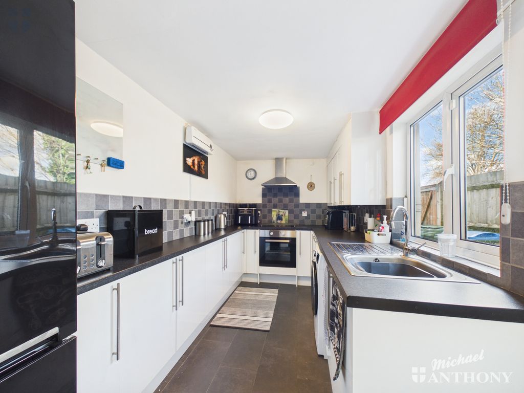 Property photo 2 of 10 Cam03218G0-Pr0961-Still007