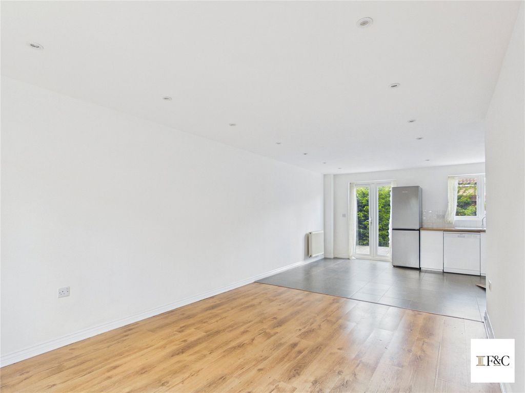Property photo 1 of 35 Picture No. 25