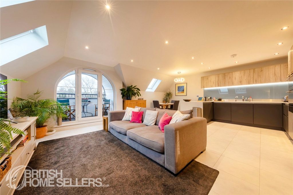 Property photo 2 of 20 Picture No. 22