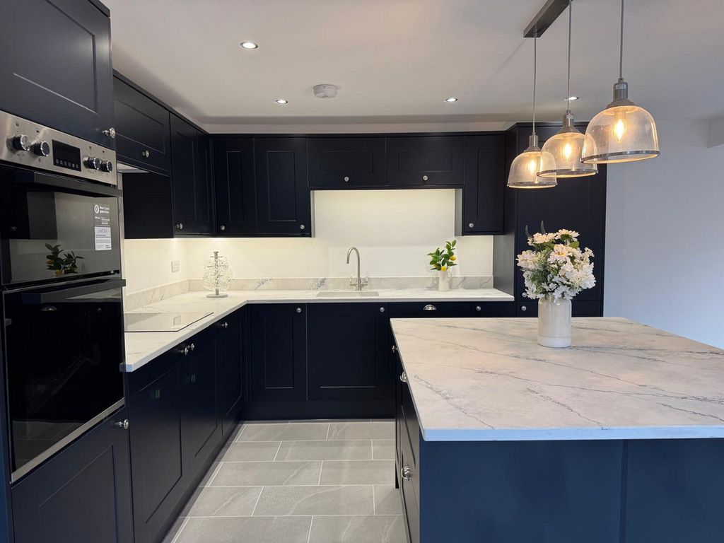 Property photo 2 of 25