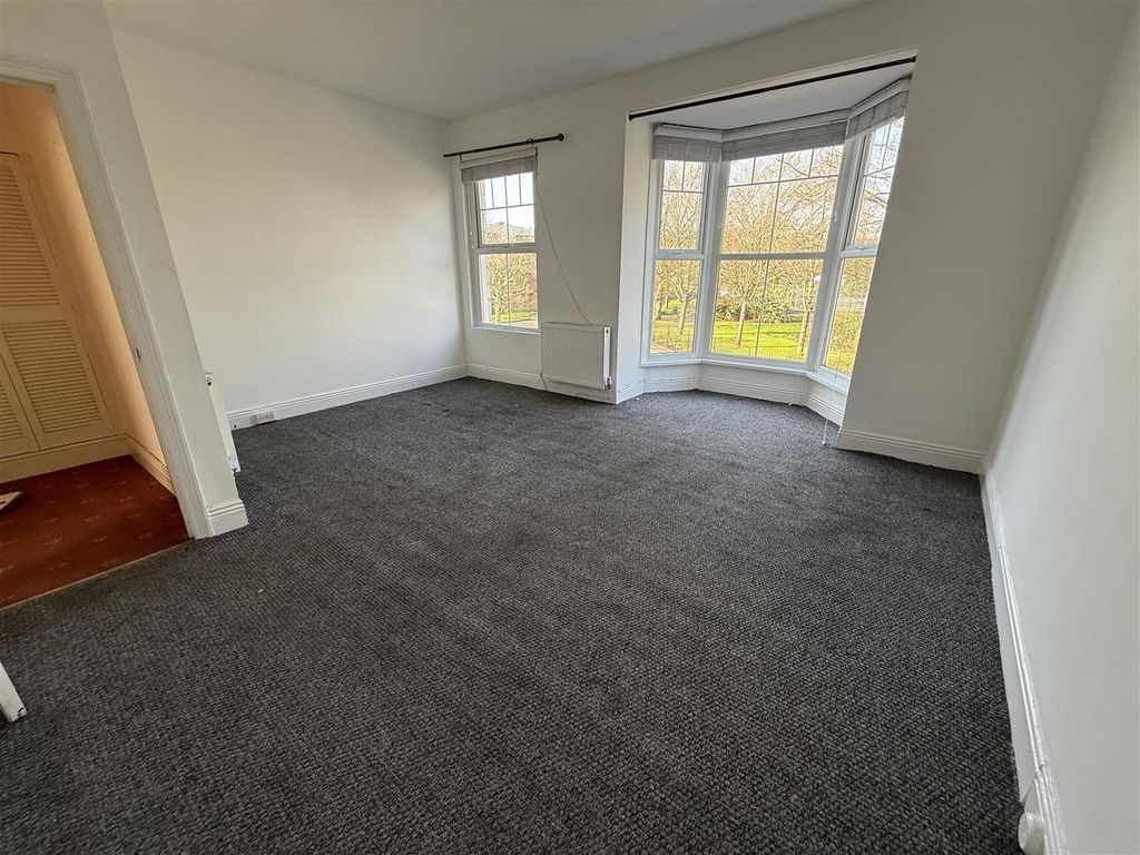 Property photo 2 of 28 Living Room