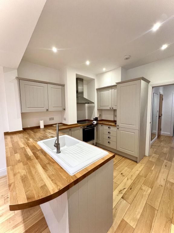 Property photo 2 of 21 Kitchen