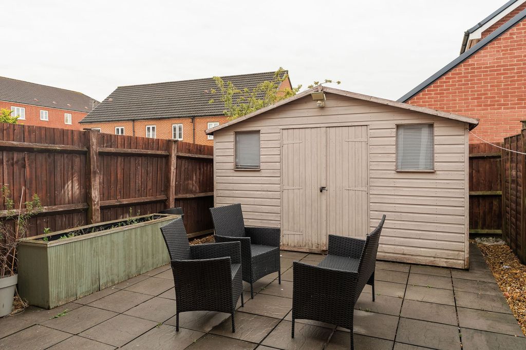 Property photo 2 of 27