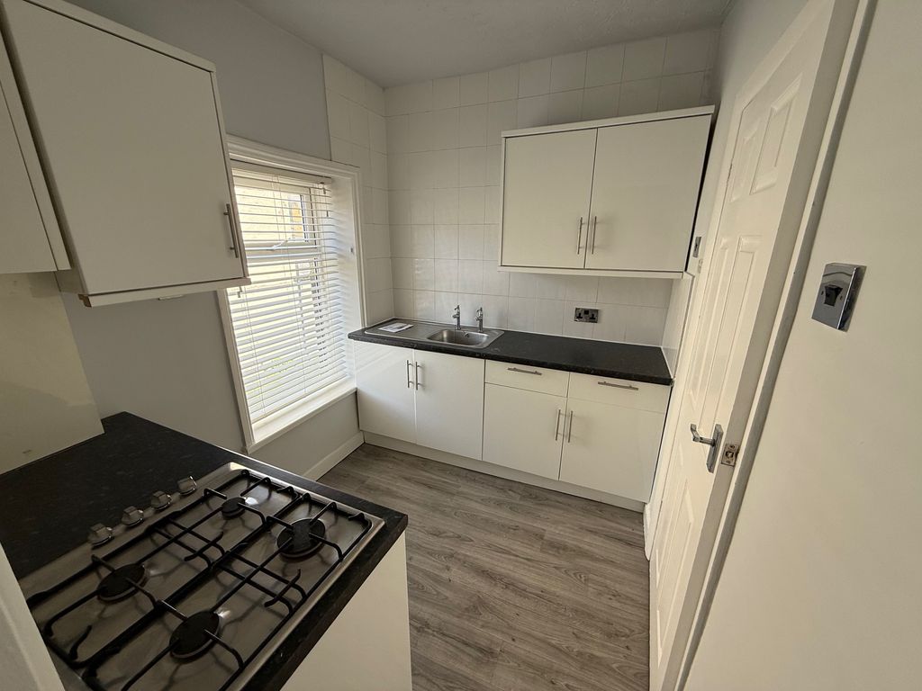 Property photo 2 of 10 Kitchen