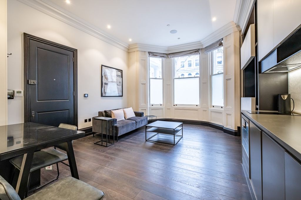 Property photo 3 of 11 Wisley-Court-04