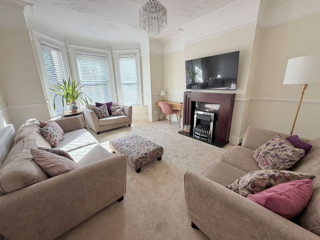 Property photo 2 of 23