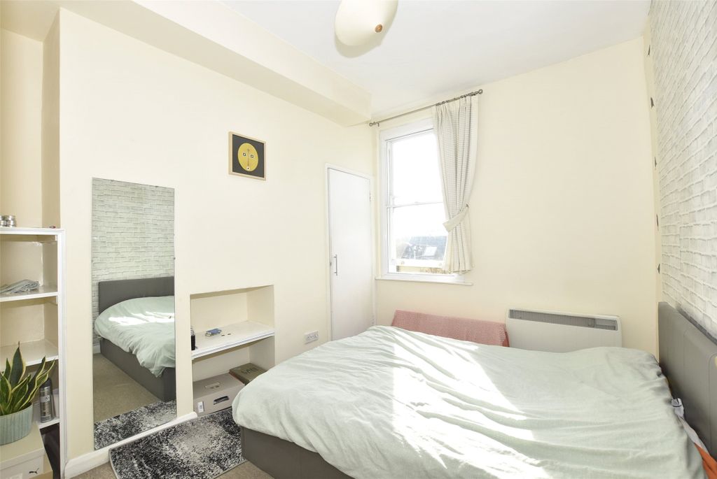 Property photo 2 of 9 Bedroom