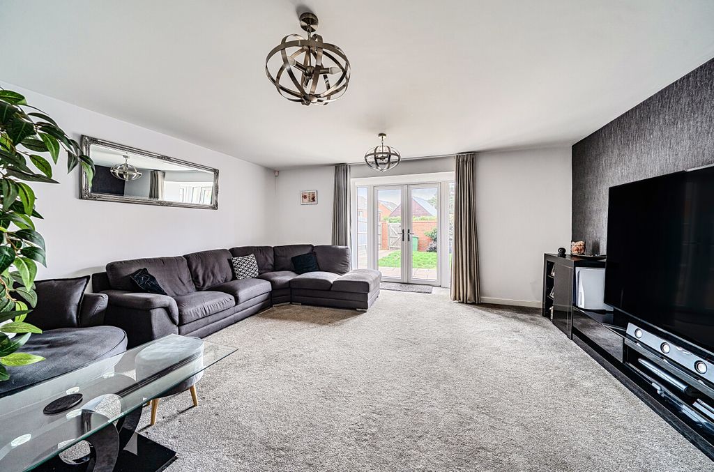 Property photo 2 of 14 1363518-15-68Efa6...