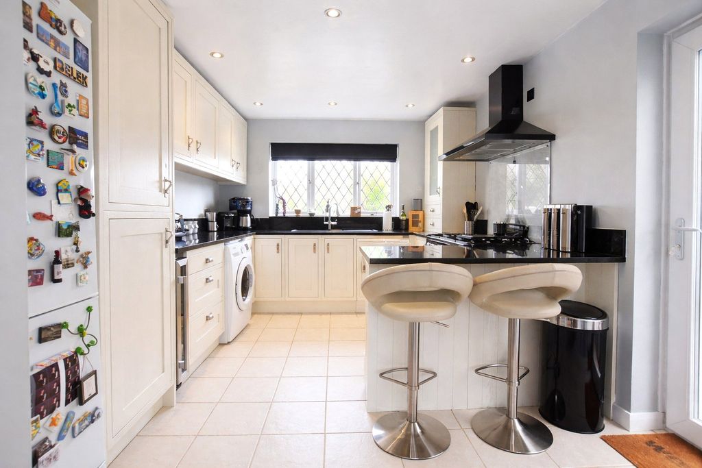 Property photo 2 of 15 Picture No. 11