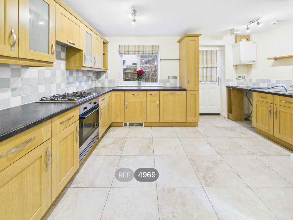 Property photo 2 of 12 Kitchen