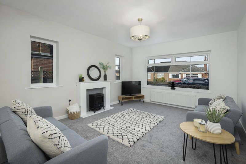 Property photo 3 of 14 Lounge