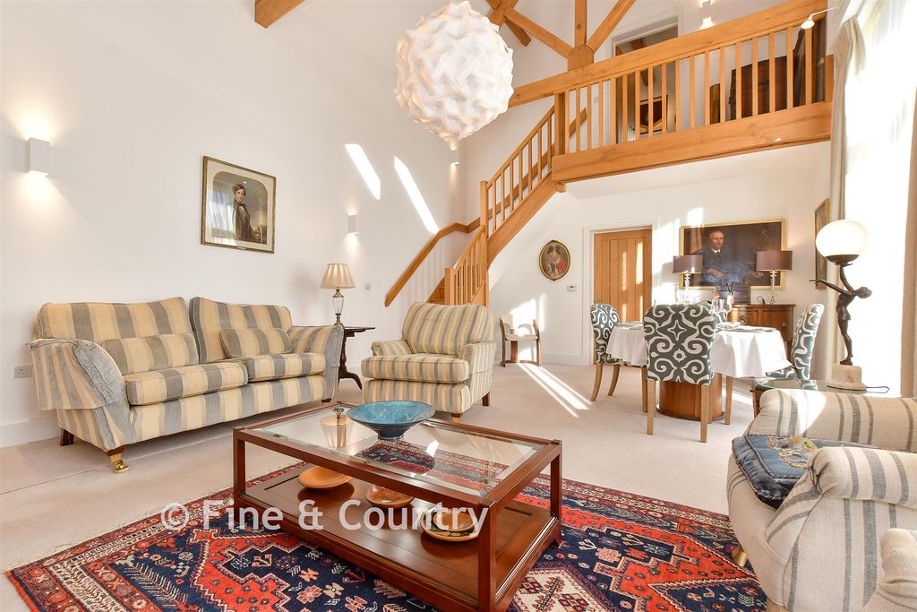 Property photo 3 of 18 Sitting Room