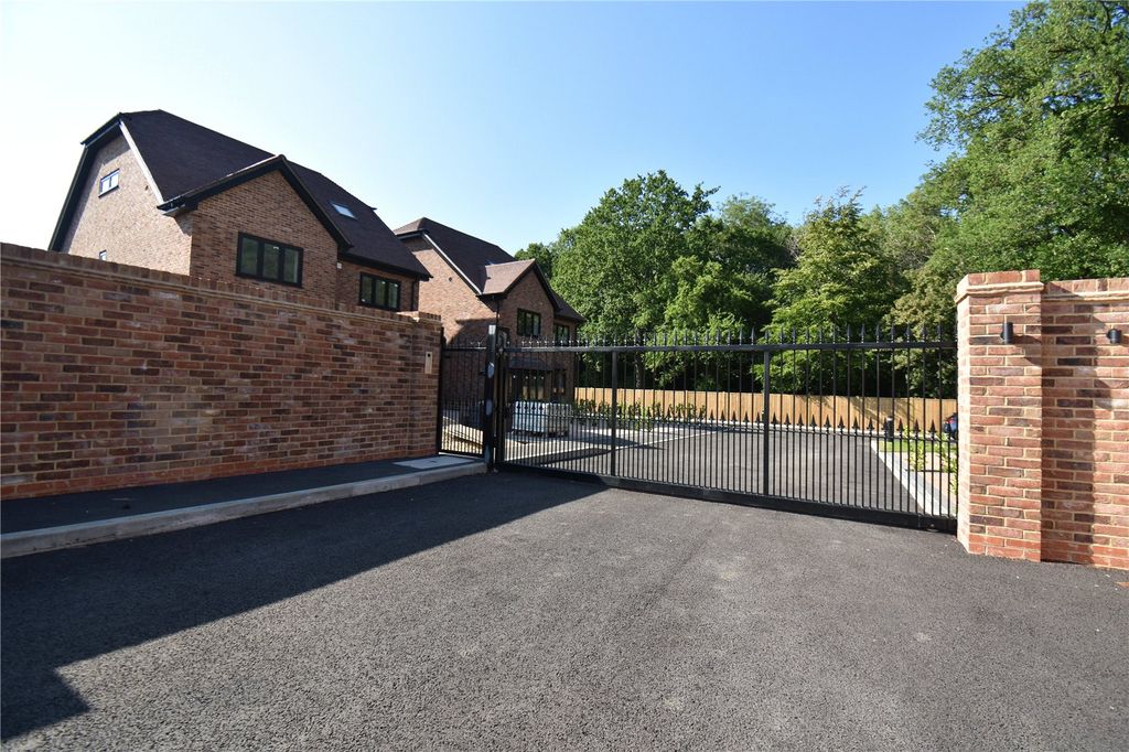 Property photo 1 of 16 External