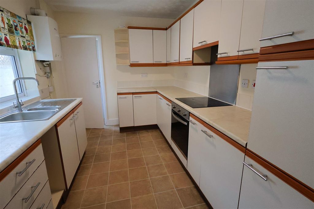 Property photo 3 of 13 Kitchen