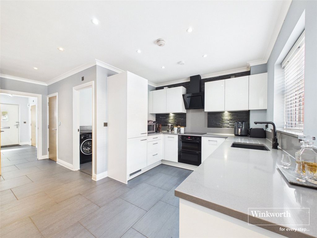 Property photo 2 of 17 Picture No. 16