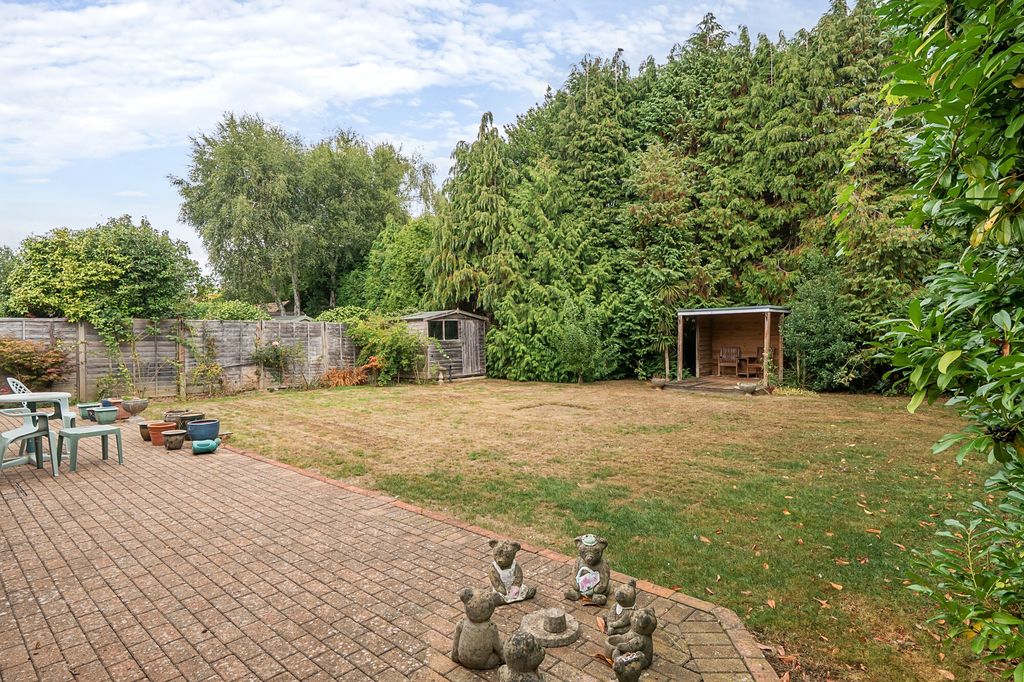 Property photo 2 of 13 Garden