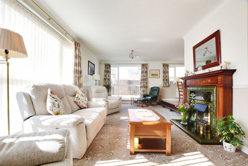 Property photo 3 of 33