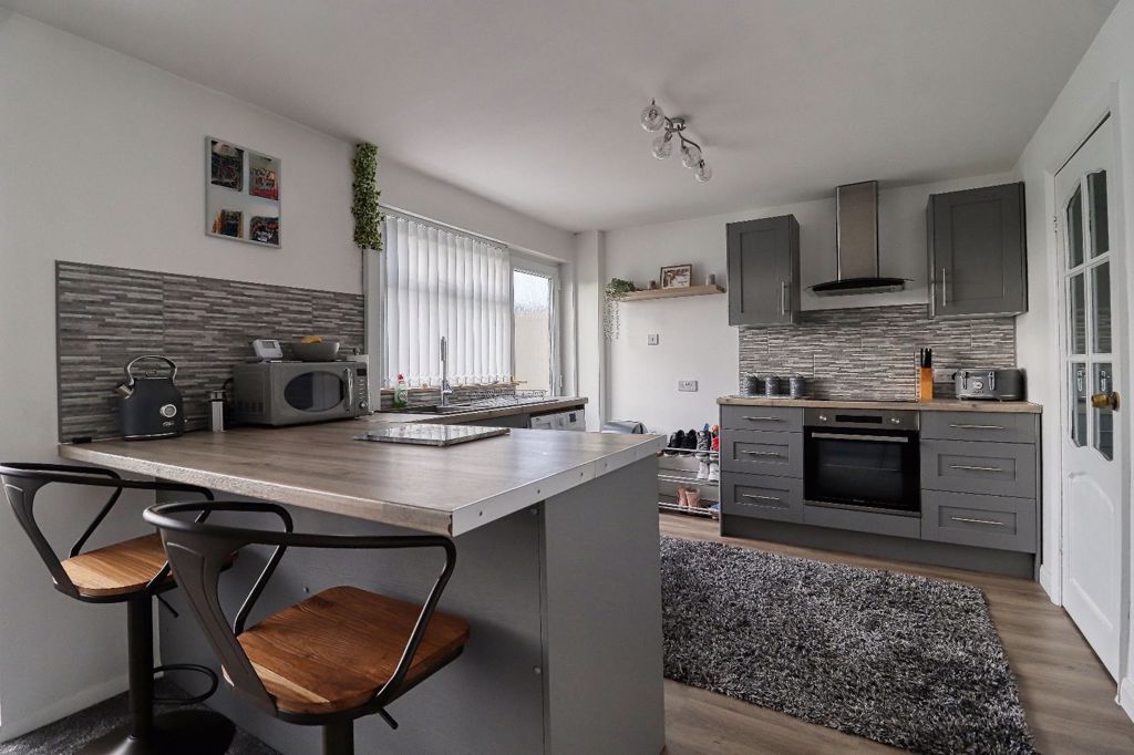 Property photo 3 of 12 Kitchen/Diner