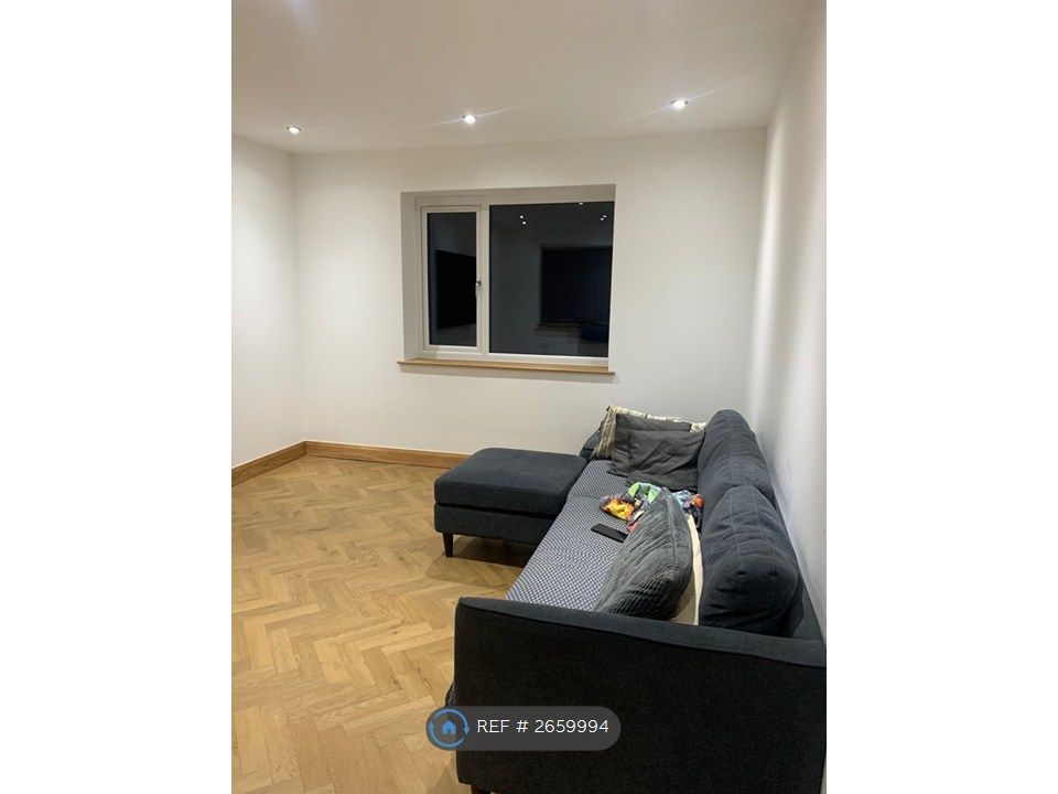 Property photo 3 of 14 Living Room