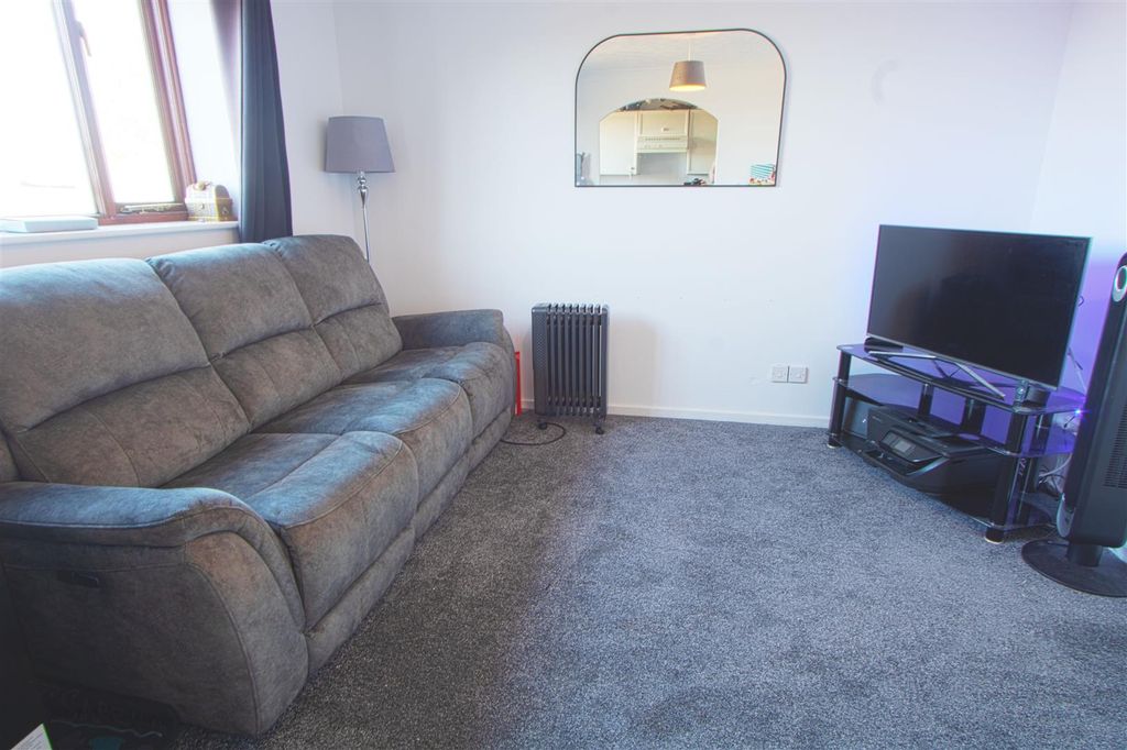 Property photo 3 of 6 Lounge.Jpg