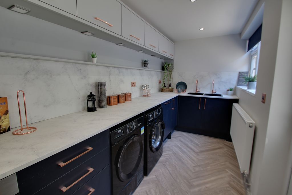 Property photo 3 of 39