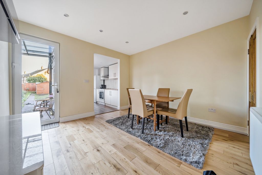 Property photo 3 of 20 Dining Area