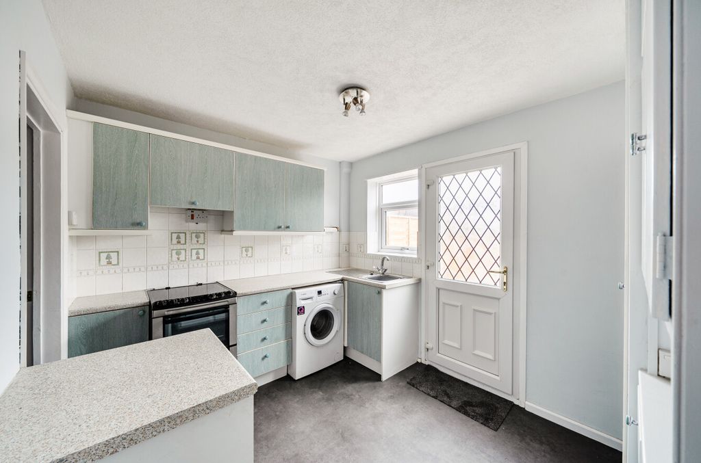 Property photo 3 of 14 15165467