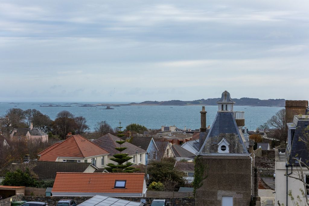 Property photo 2 of 26 Picture No. 10