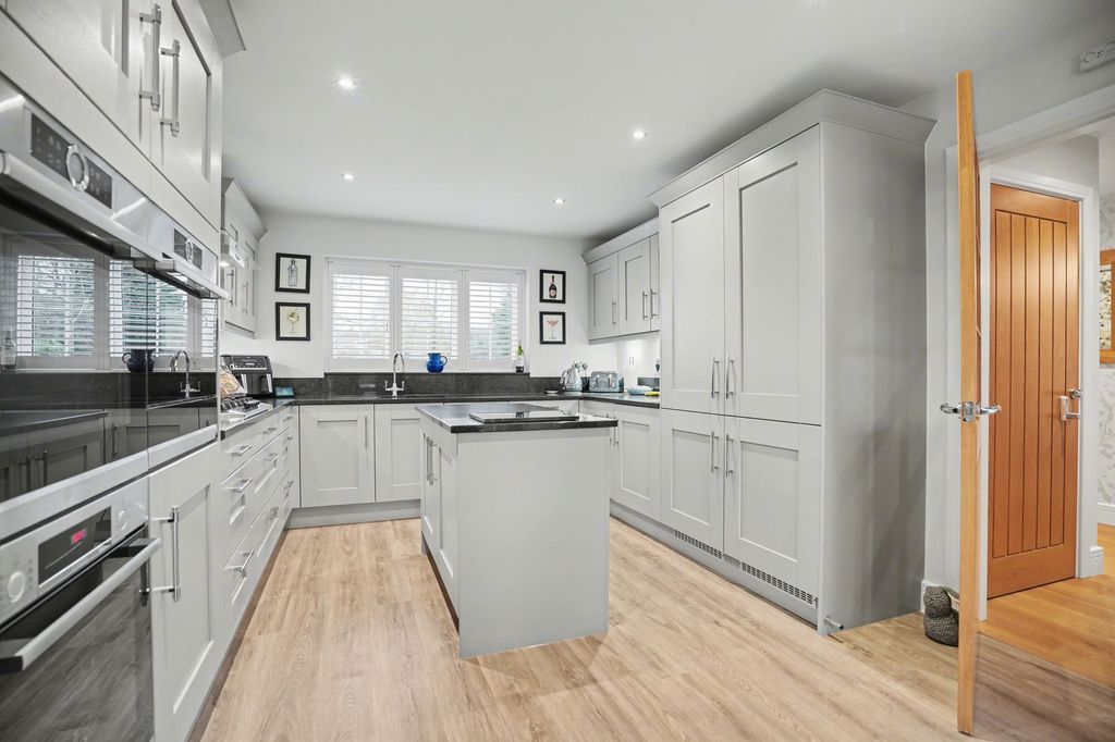 Property photo 3 of 30