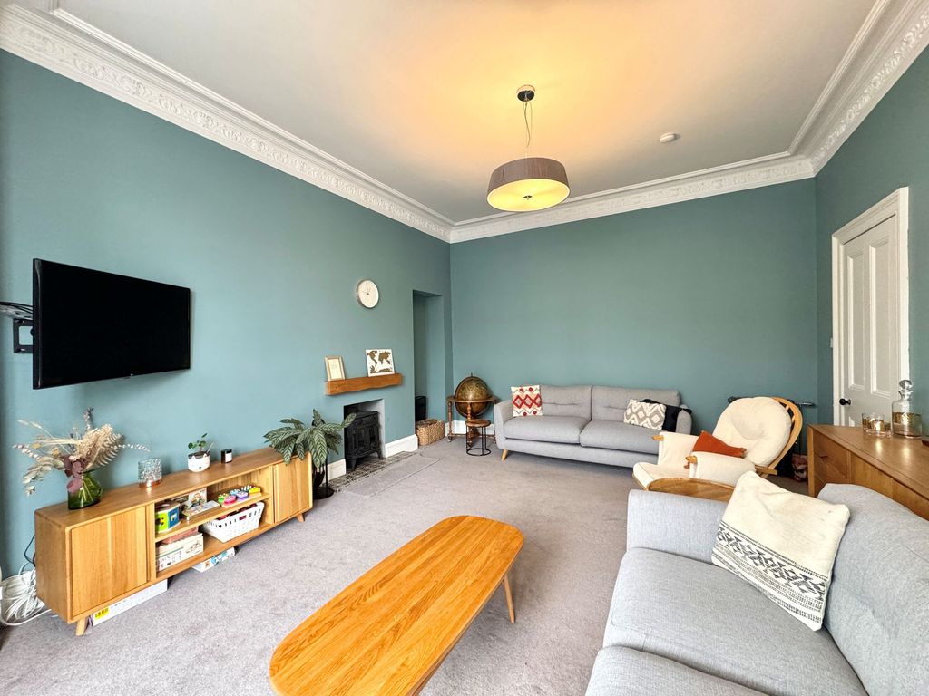 Property photo 3 of 32