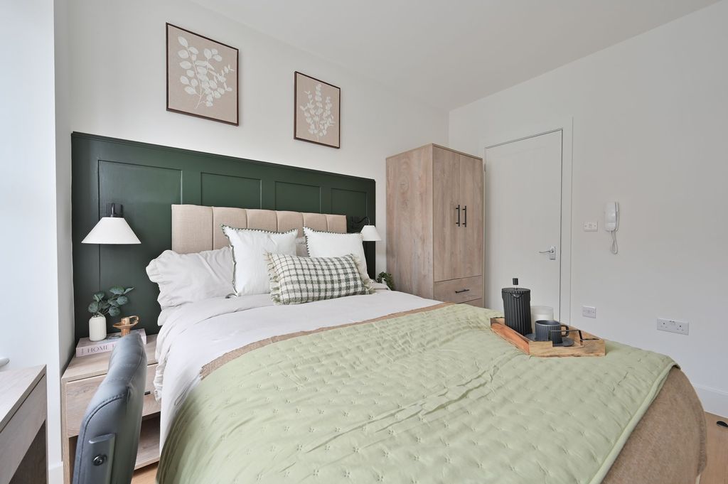 Property photo 1 of 52