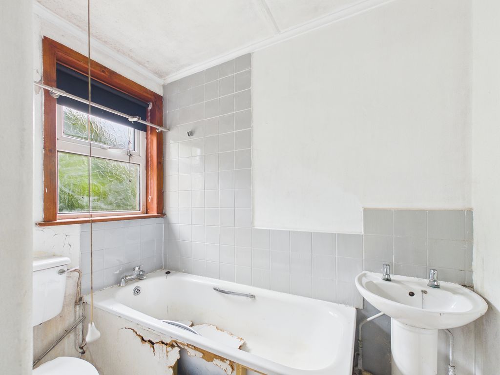 Property photo 3 of 7 Bathroom