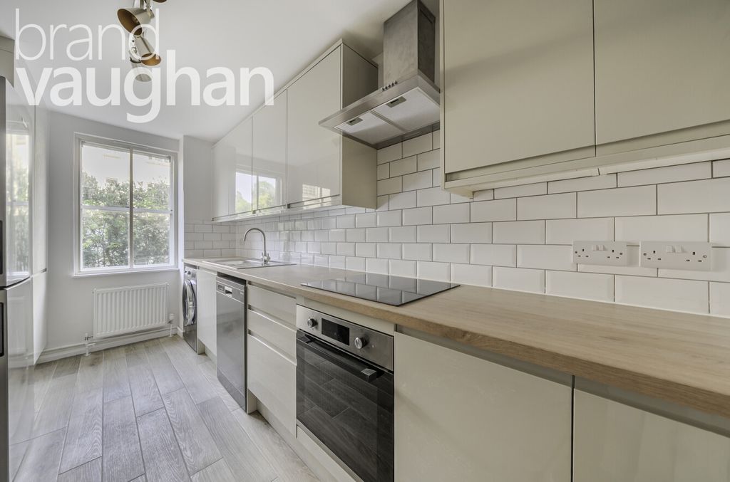 Property photo 3 of 13 Kitchen