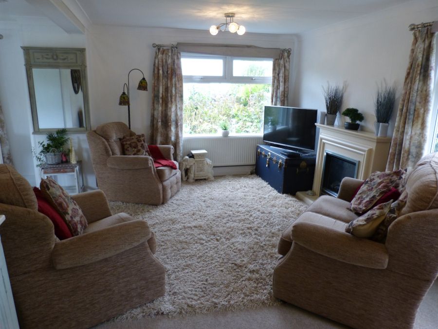 Property photo 2 of 23 Lounge