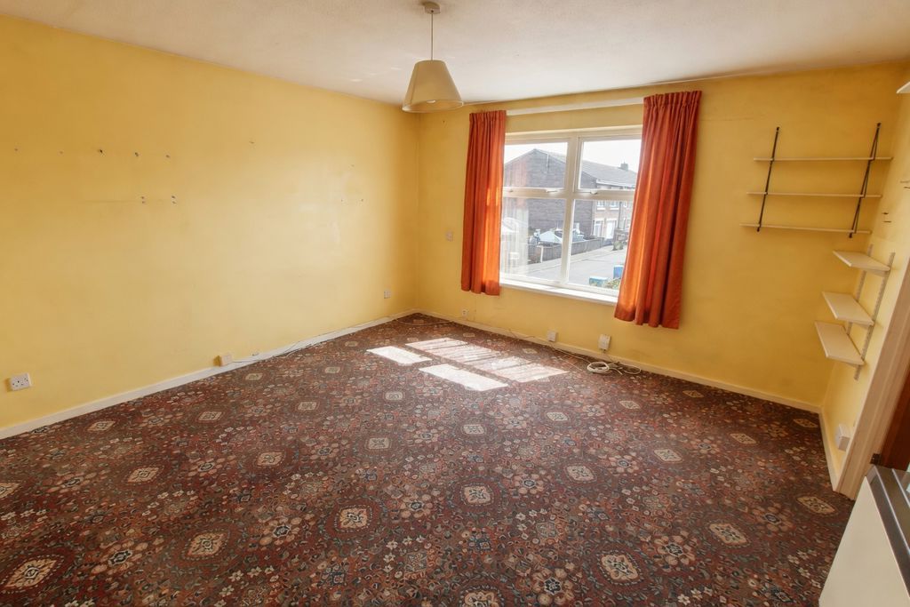 Property photo 2 of 9 Lounge Photo 1