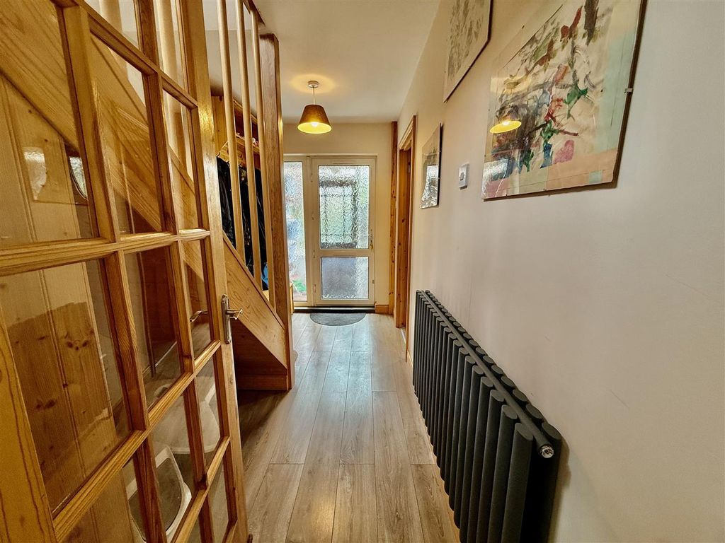Property photo 3 of 17 Entrance Hall